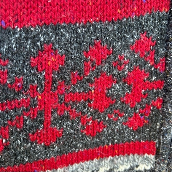 VTG St John’s Bay Fair Isle Snowflake Sweater Vest Red Gray Wool Blend XL Taiwan - Picture 7 of 12